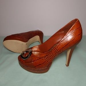 BCBGirls BG-BOBBY leather pump shoes size 7.5 B